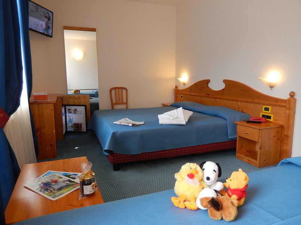 Hotel Vittoria - Ricarica L'Anima ดิมาโร ภายนอก รูปภาพ